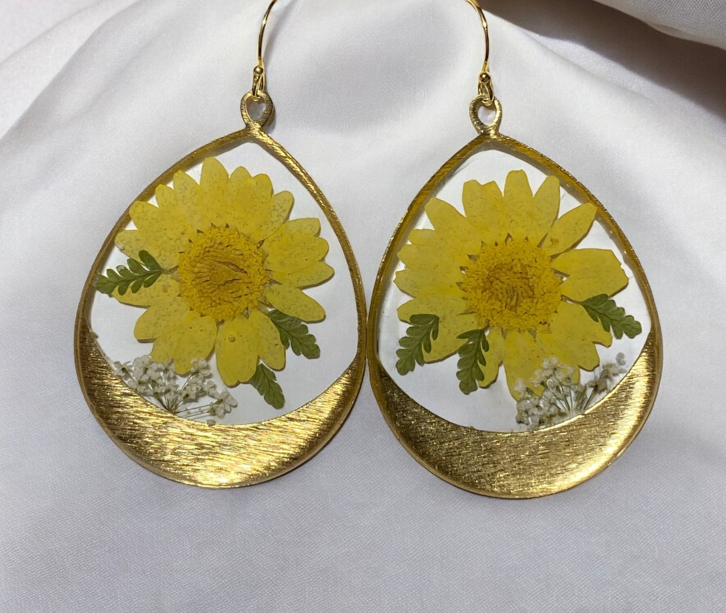 Dry Pressed Fern with Yellow Daisies and Queen Anne’s Lace
