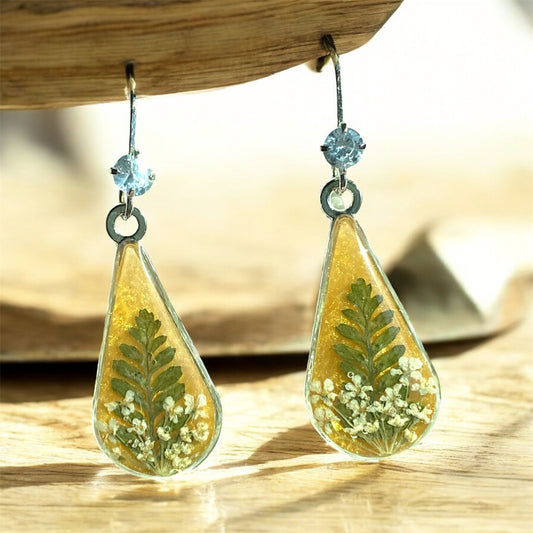Gold Colored Mica Powder with  Fern and Queen Anne’s Lace