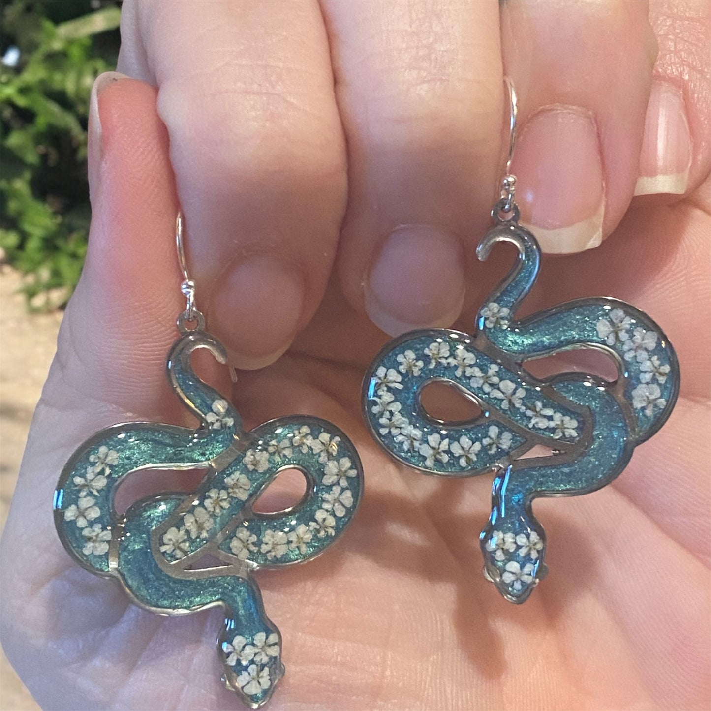 Snake Bezels with Dry Pressed pieces of Queen Anne’s Lace with Teal Mica Powder