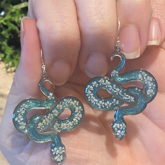 Snake Bezels with Dry Pressed pieces of Queen Anne’s Lace with Teal Mica Powder