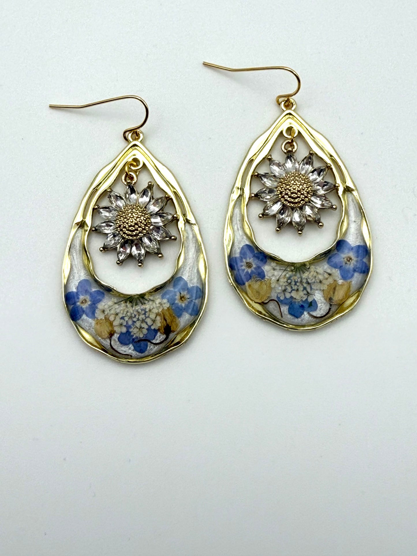 Opal Mica Powder, Forget-Me-Nots, Lily of the Valley, and Queen Anne’s Lace with Sunflower Charms
