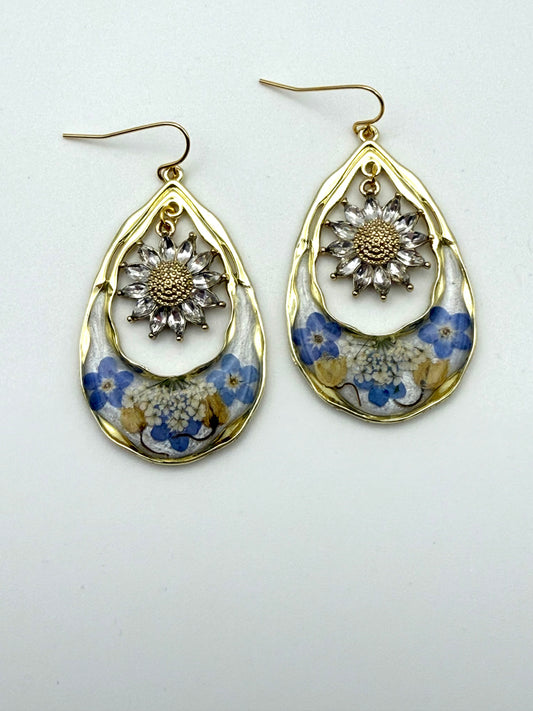 Opal Mica Powder, Forget-Me-Nots, Lily of the Valley, and Queen Anne’s Lace with Sunflower Charms