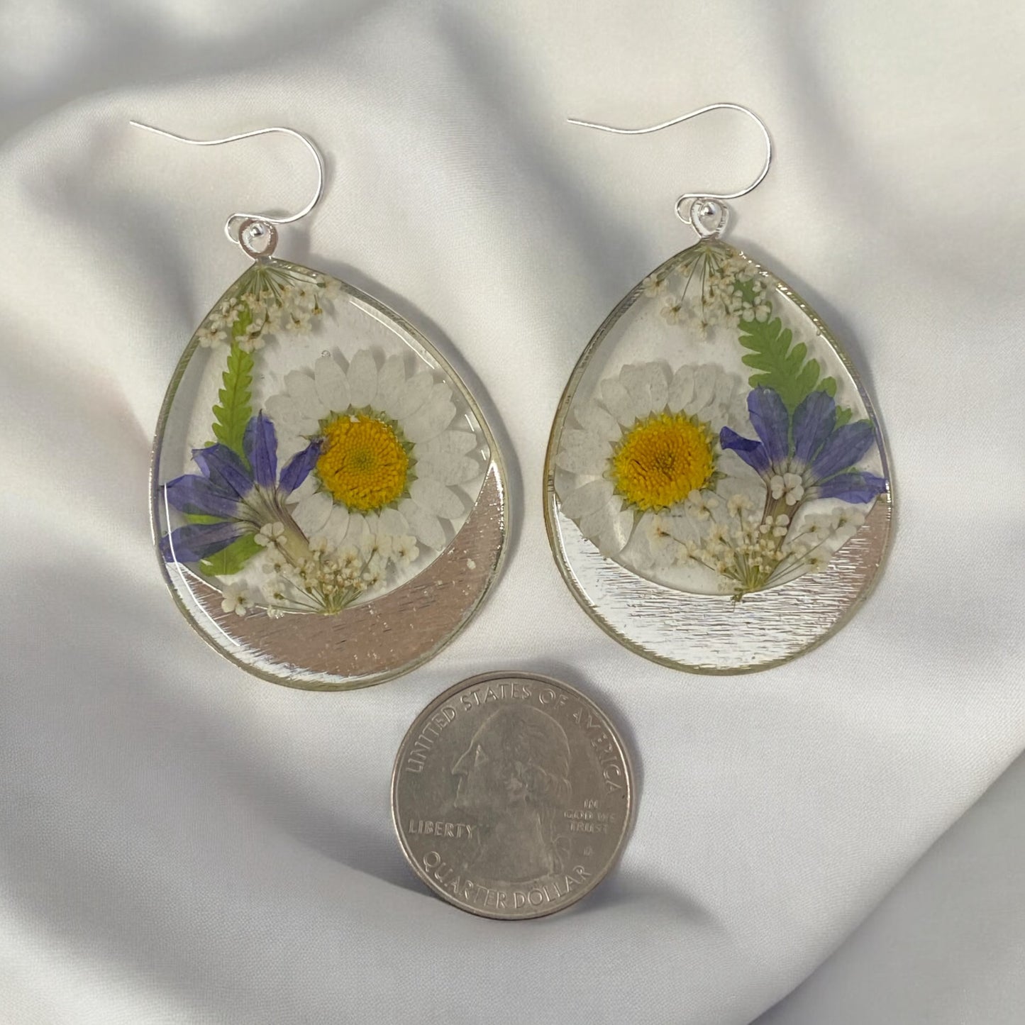 Blue Fairy Fan, Daisies, Dry Pressed Fern with Queen Anne’s Lace