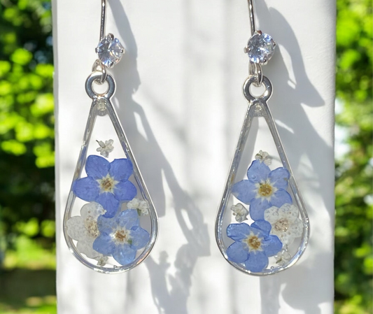 Blue Forget-Me-Nots with pieces of Queen Anne’s Lace