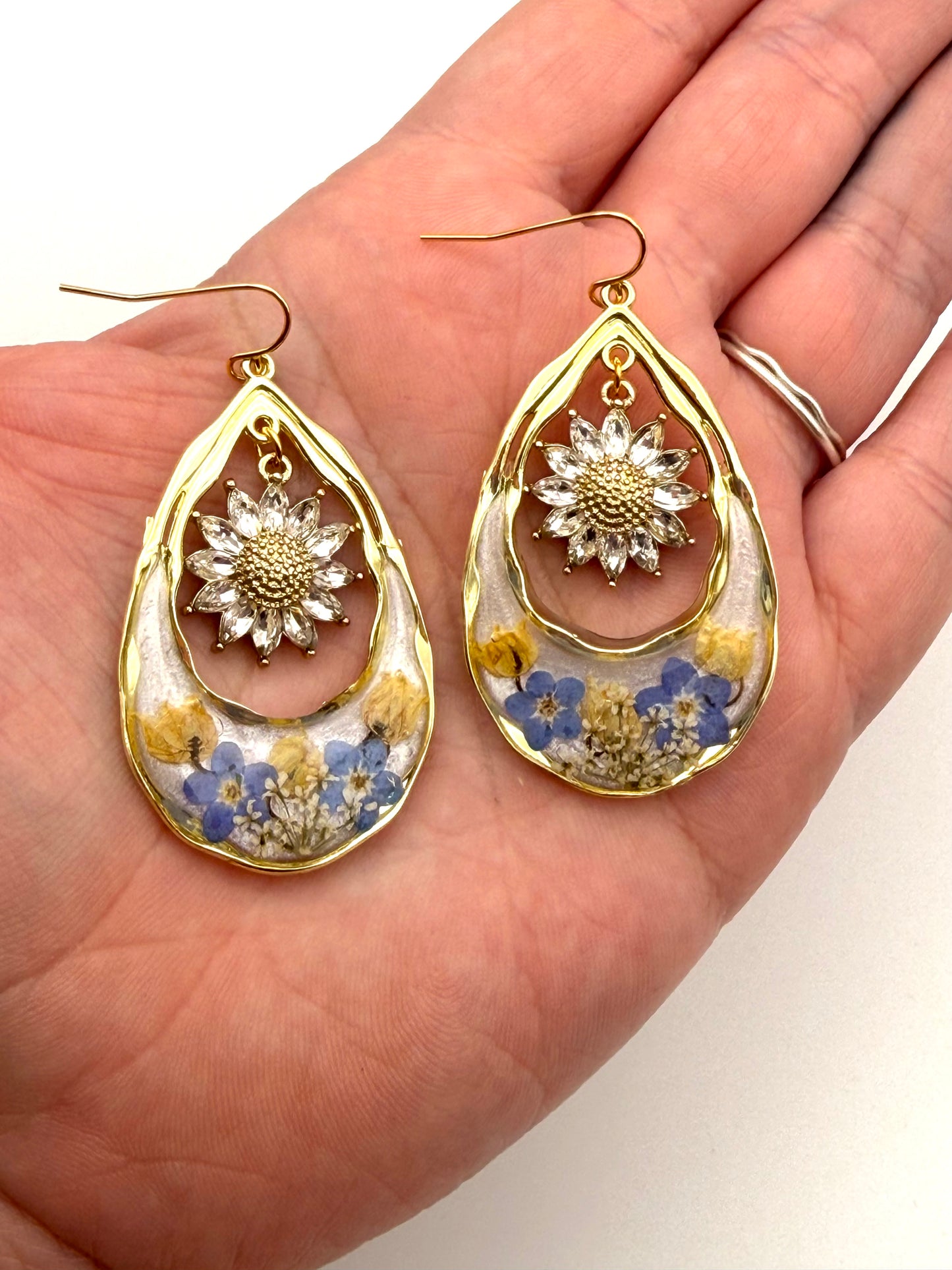 Opal Mica Powder, Forget-Me-Nots, Lily of the Valley, and Queen Anne’s Lace with Sunflower Charms