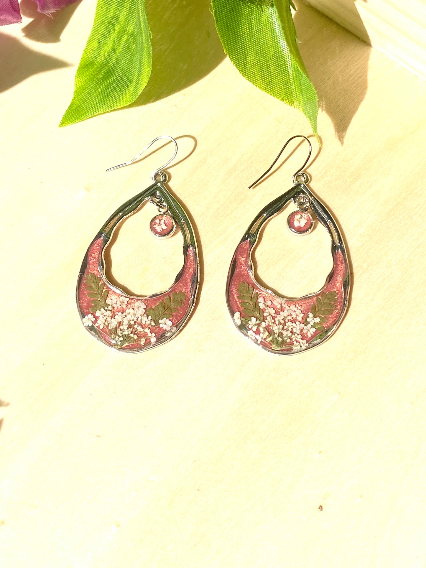 Pink Mica Powder with White Forget-Me-Nots and Dry pressed Fern