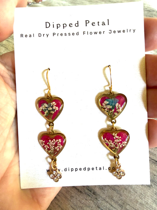 Hot Pink Colored Mica Powder with Queen Anne’s Lace, Blue Baby’s Breath and a Rhinestone Charm