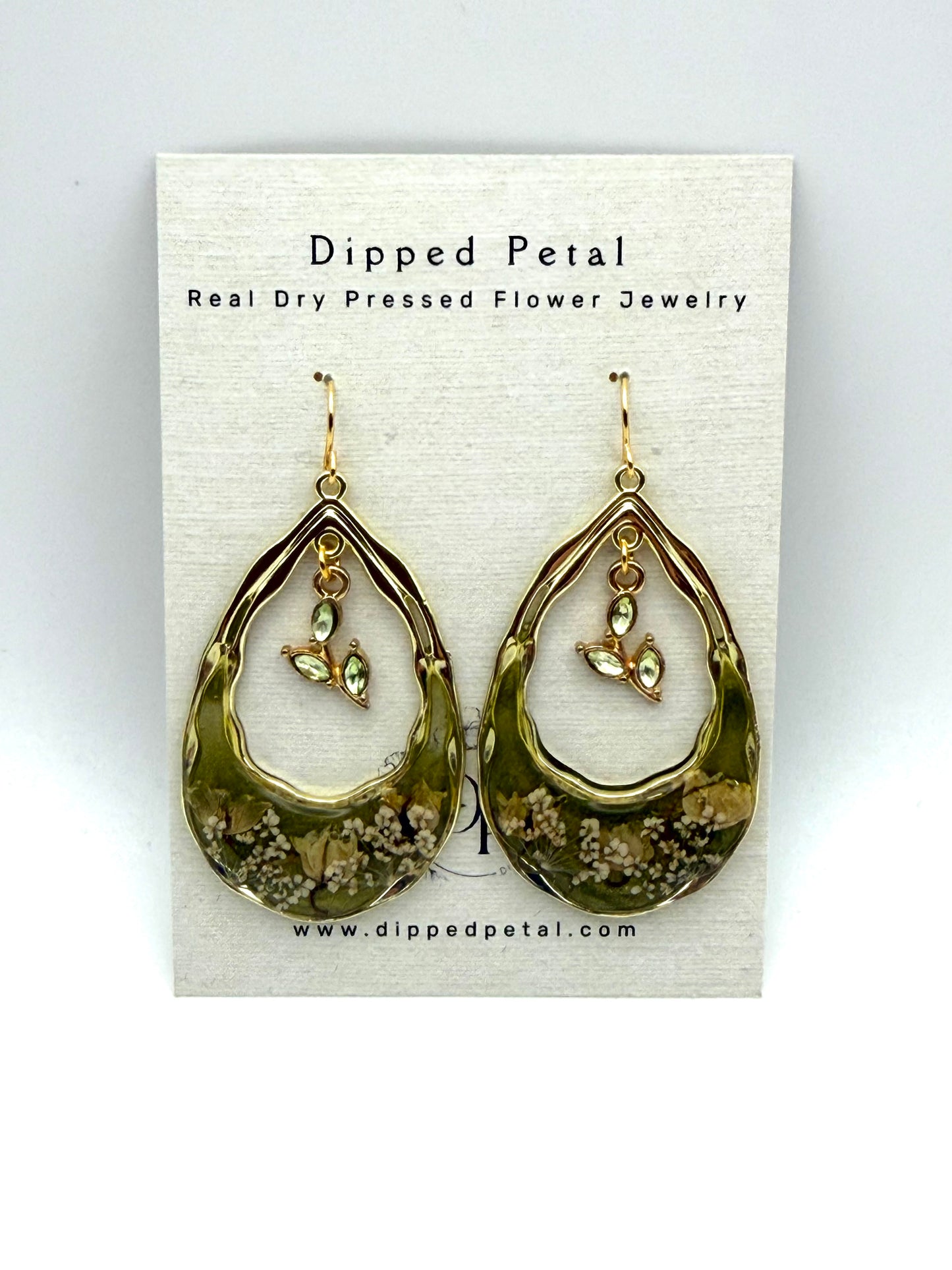 Green Mica Powder with Lily of the Valley and Queen Anne’s Lace with a Green and Gold Leaf Charm