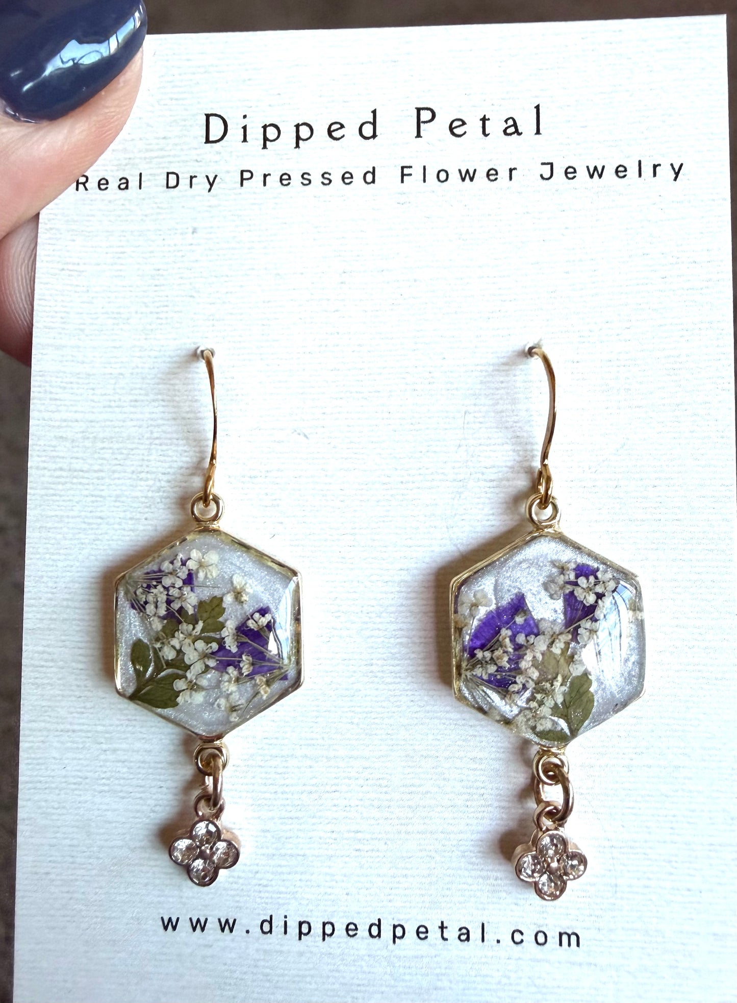 Opal-/White Colored Mica Powder with Purple Wild Flowers, Fern and Queen Anne’s Lace