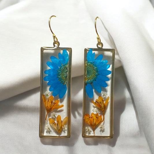 Split Blue Daisies, with pieces of Queen Anne’s Lace and Orange Wild Flowers