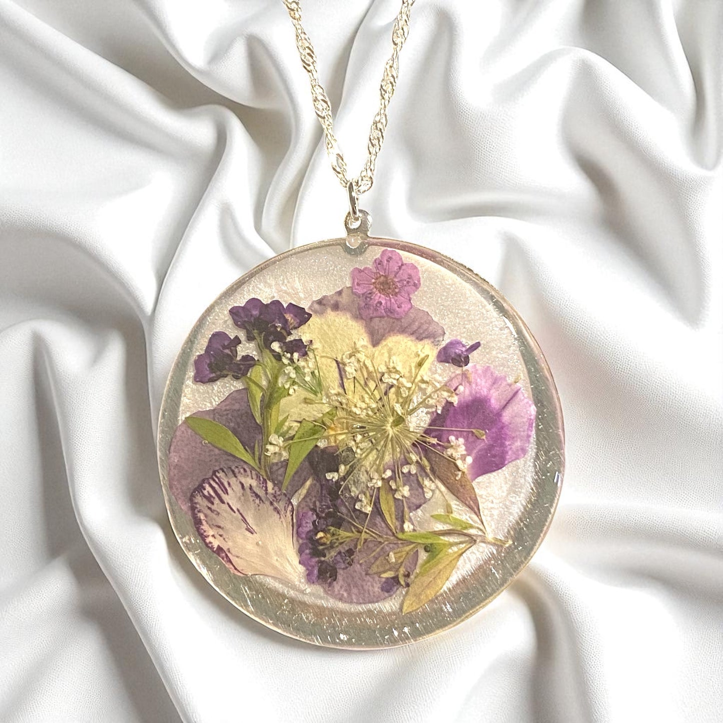 Opal/White Mica Powder with Alyssum, Pansies, Plum Blossoms, Wild Flower, and Queen Anne’s Lace