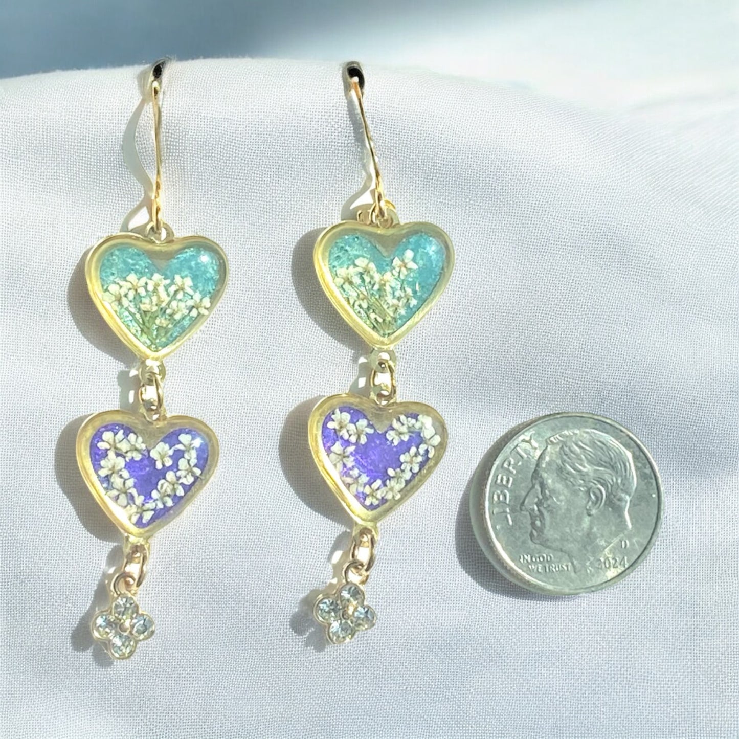 Teal and Blue Colored Mica Powder with Queen Anne’s Lace