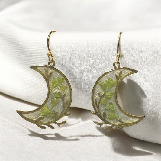 Dry Pressed Pieces of Leaves with Pearl colored Mica Powder