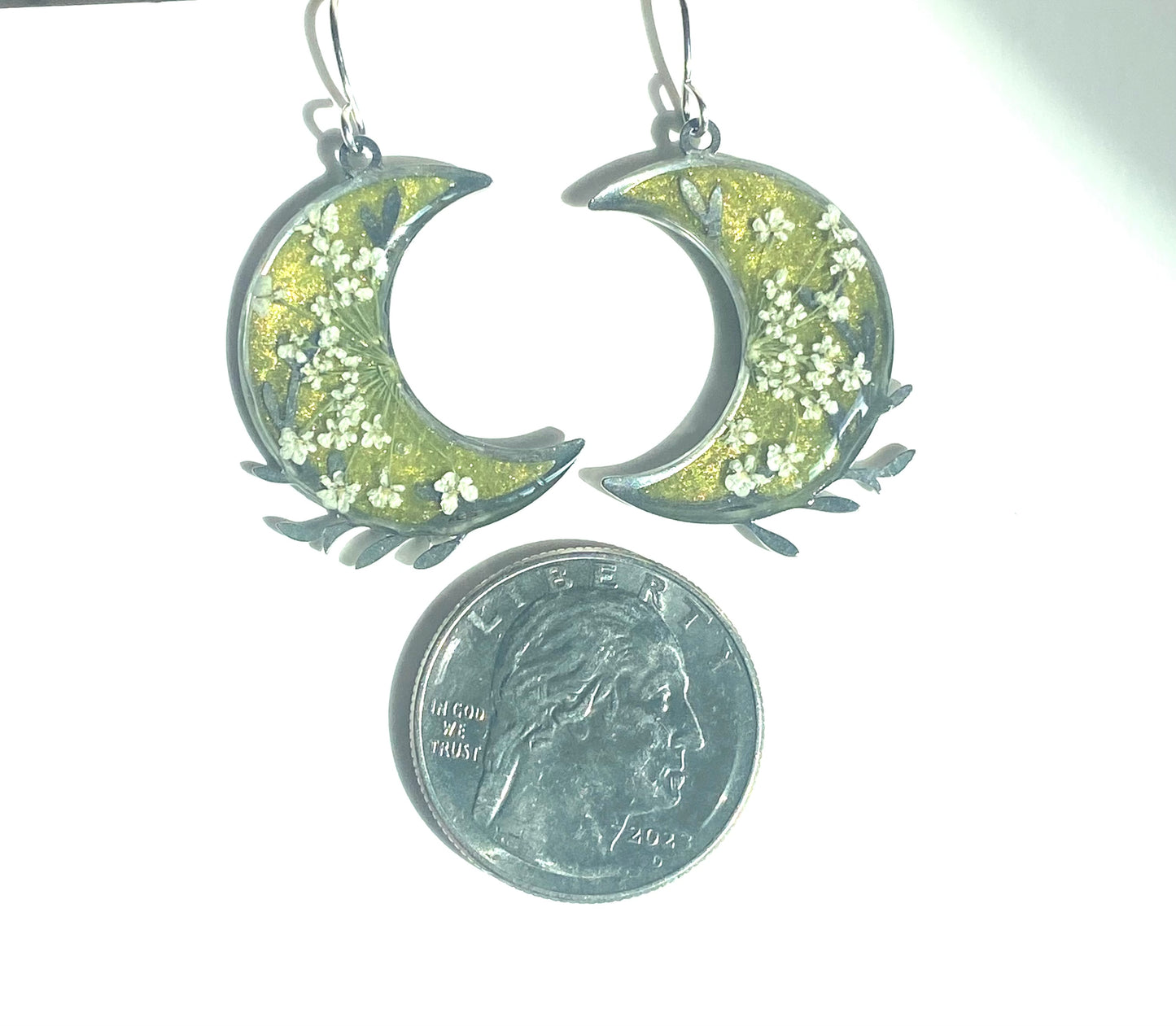 Green Mica Powder with Queen Anne’s Lace