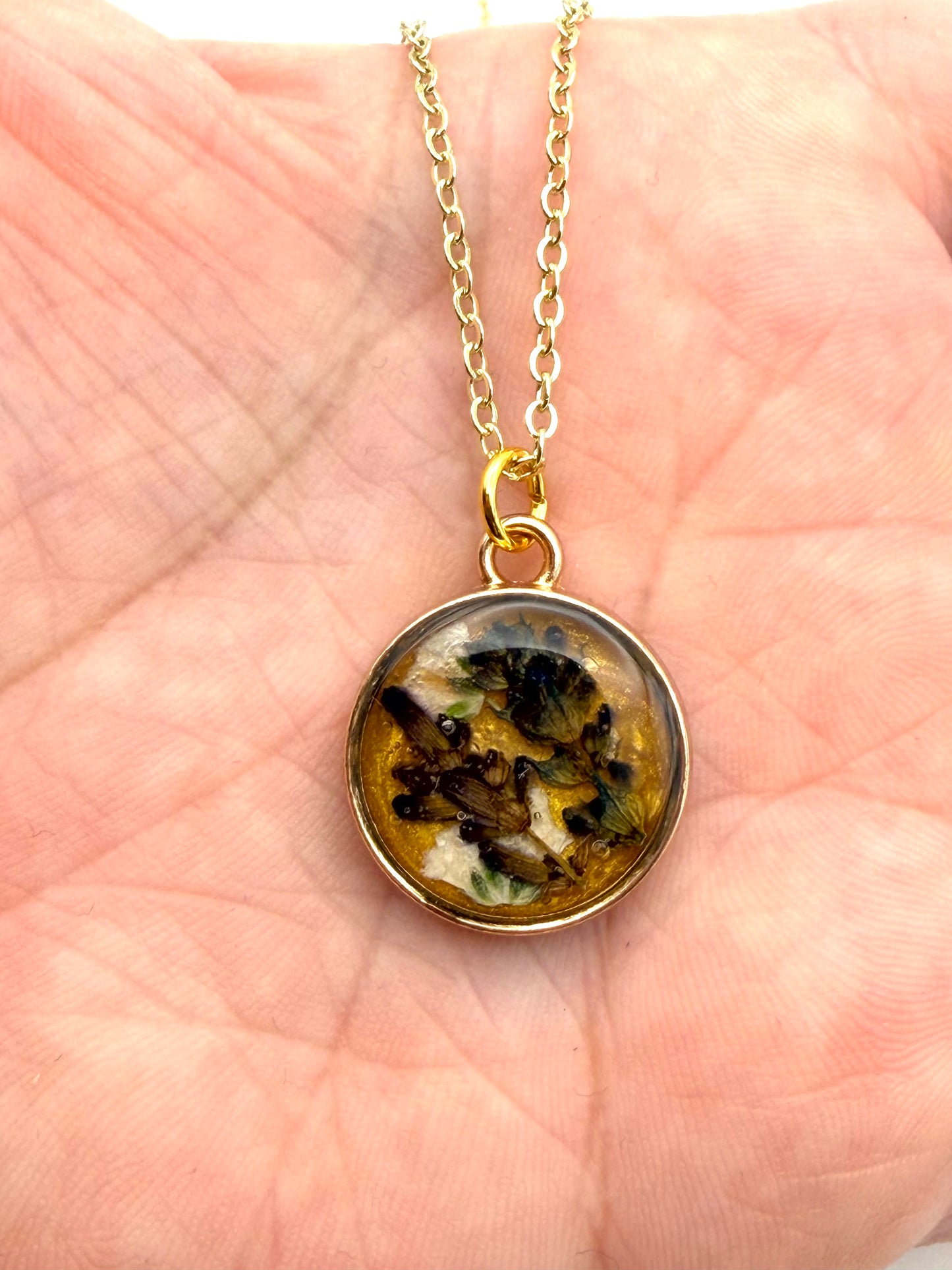 Gold Colored Mica Powder with Lavender, and Baby’s Breath