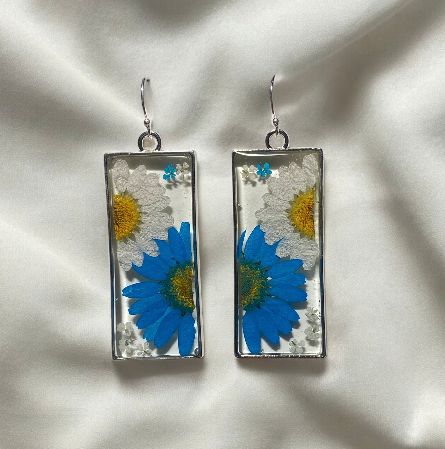 Blue and White Daisies with pieces of Queen Anne’s Lace