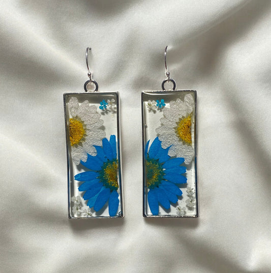 Blue and White Daisies with pieces of Queen Anne’s Lace