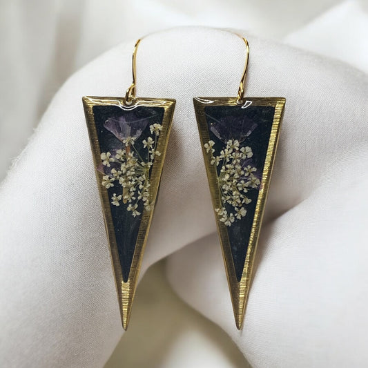 Black Mica Powder with Pieces of Queen Anne’s Lace and Purple Wild Flower