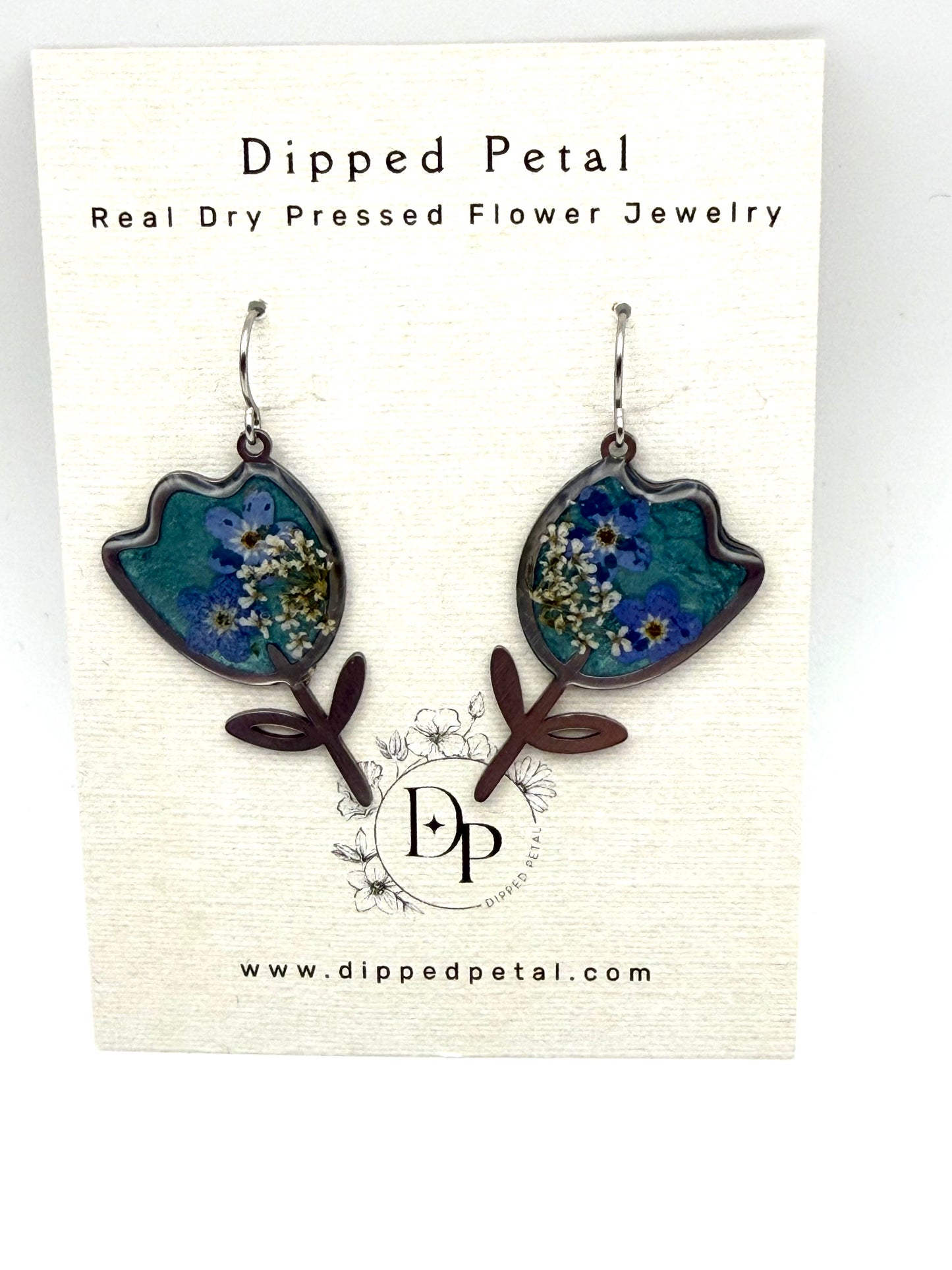 Teal Colored Mica Powder with Forget-Me-Nots and Queen Anne’s Lace