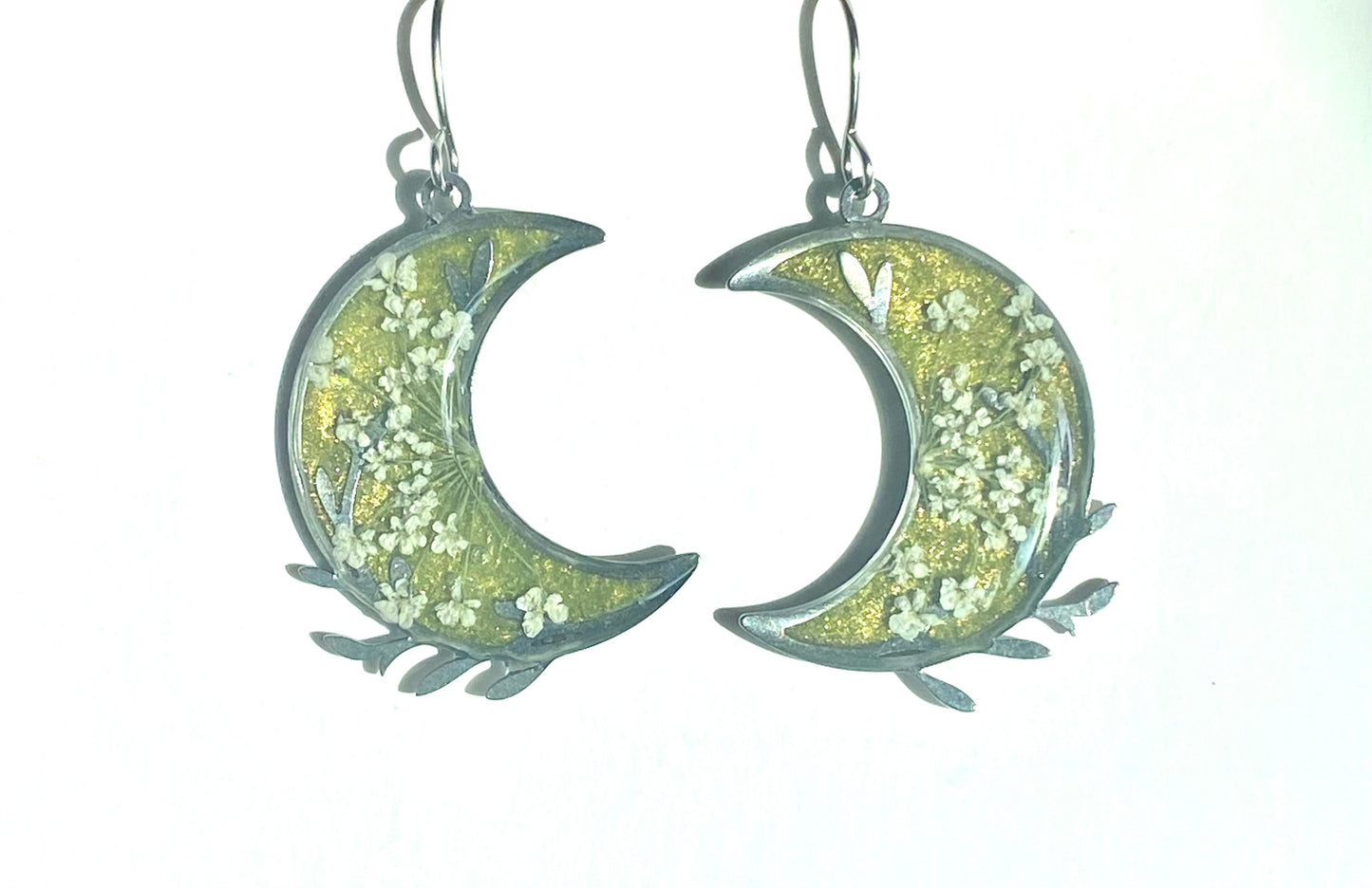 Green Mica Powder with Queen Anne’s Lace