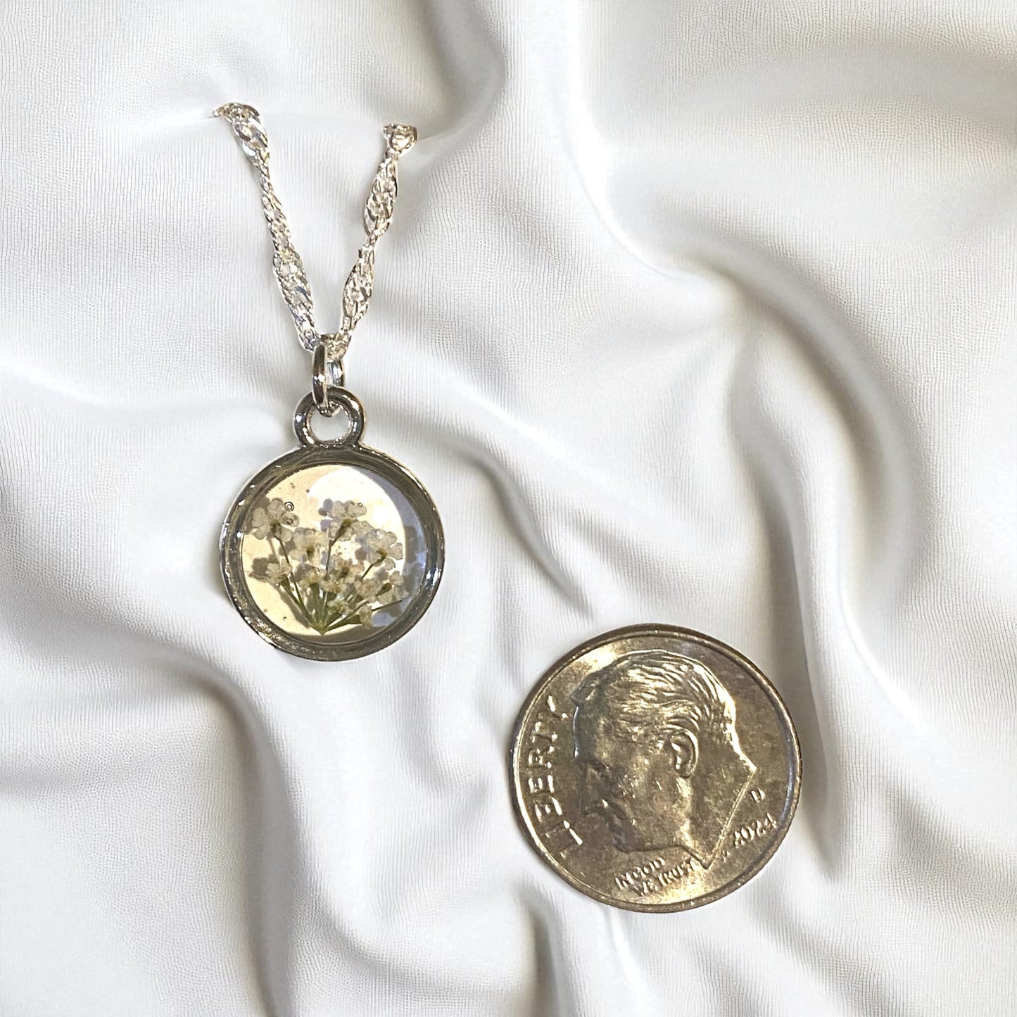 Silver Colored Dainty Necklace with Queen Anne’s Lace