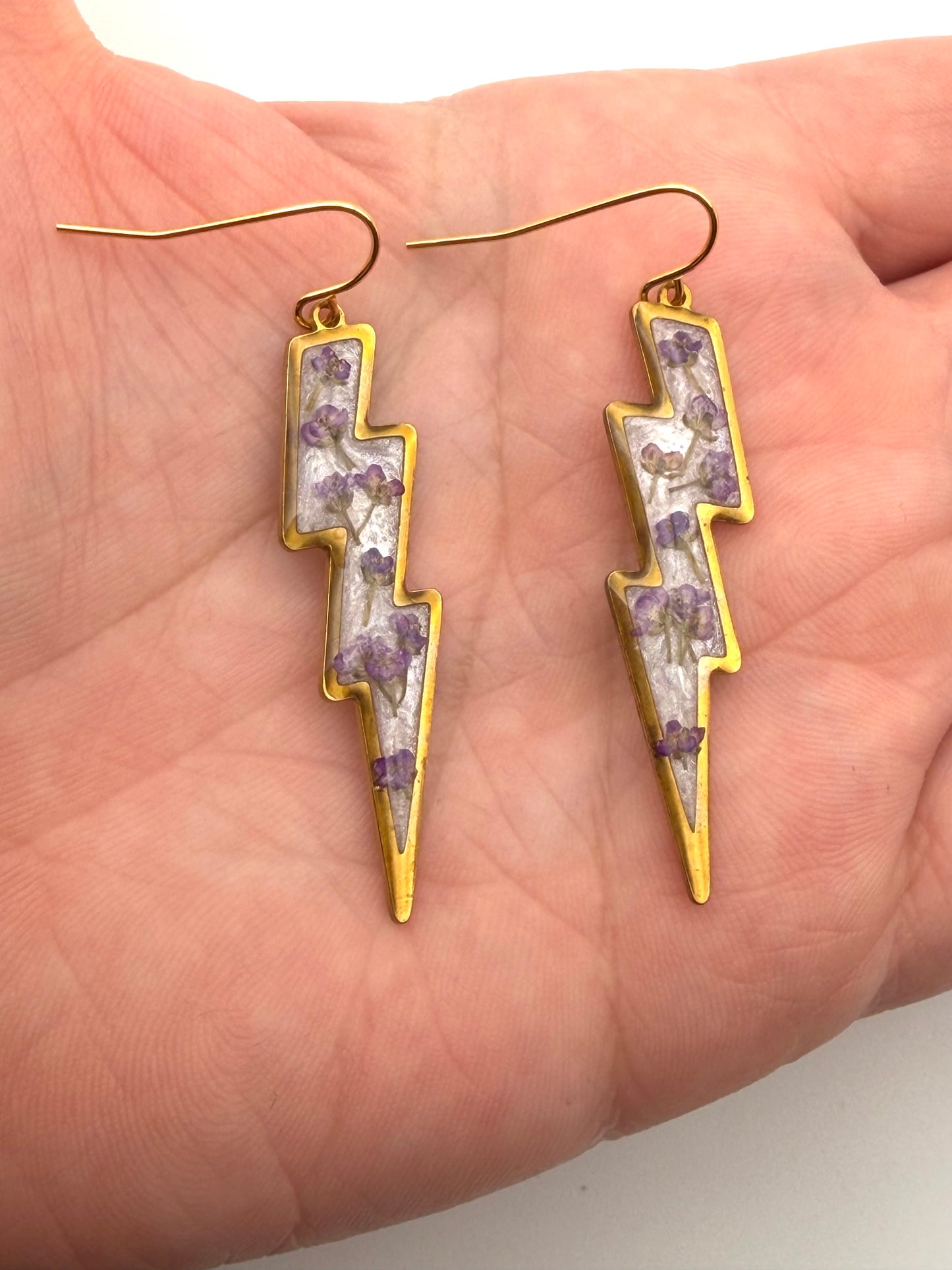 Opal Colored Mica Powder with Purple Alyssum
