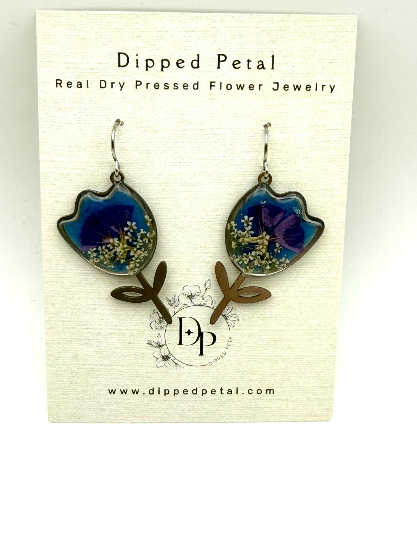 Blue Colored Mica Powder with Purple Lattice Flower and Queen Anne’s Lace