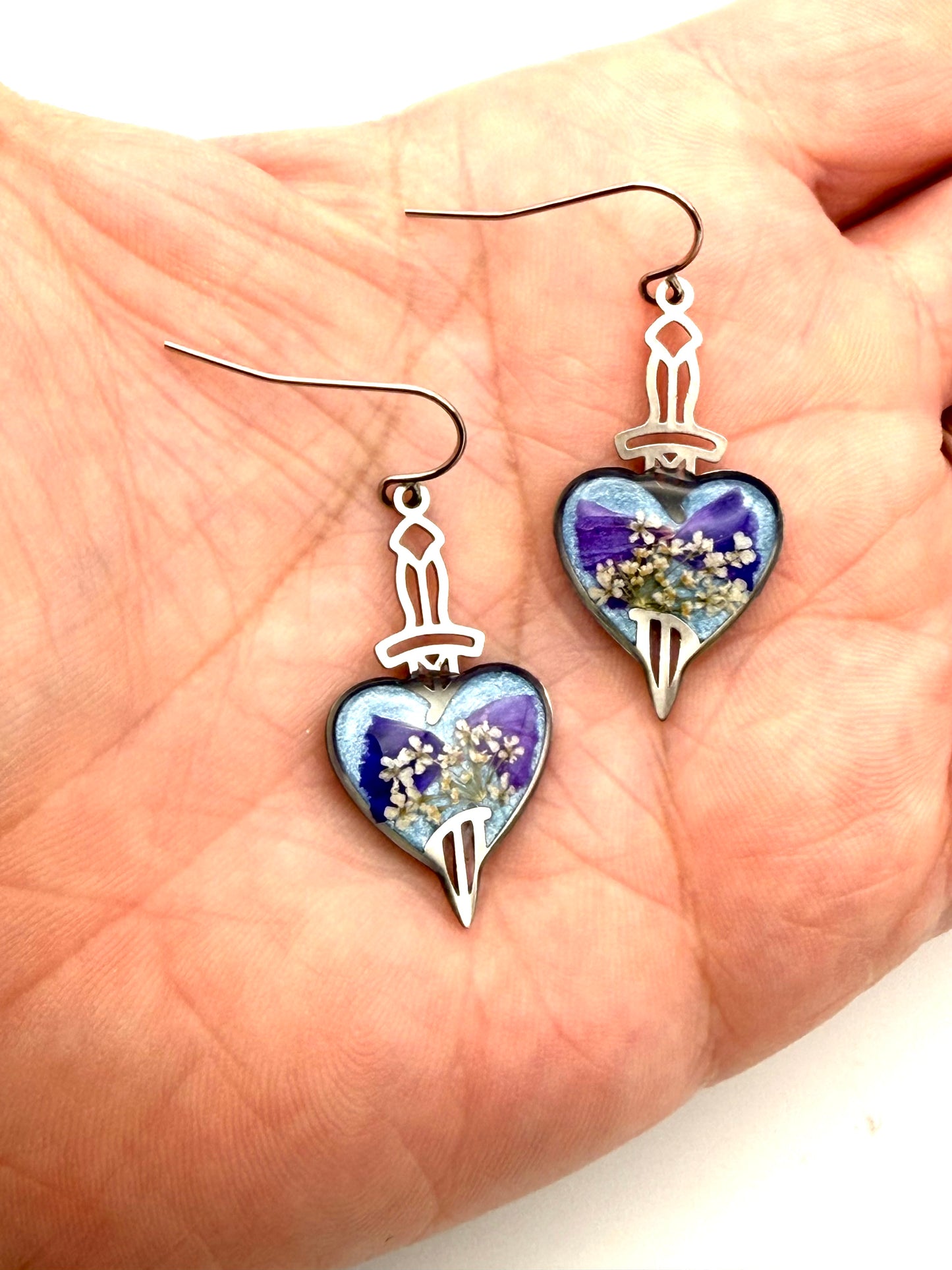 Ice Blue Colored Mica Powder with Purple Lattice Flower and Queen Anne’s Lace