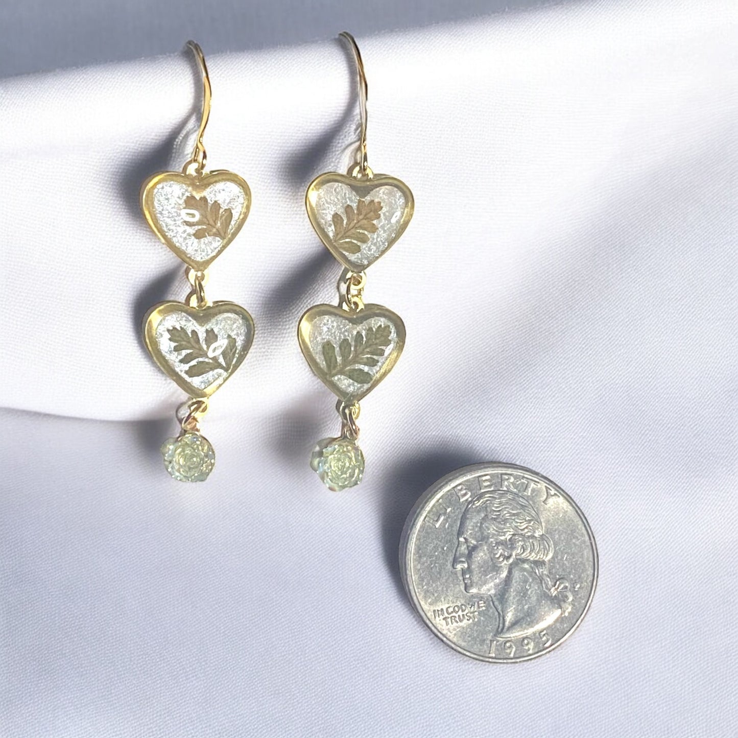 White/Opal Colored Mica Powder with Dry Pressed Fern