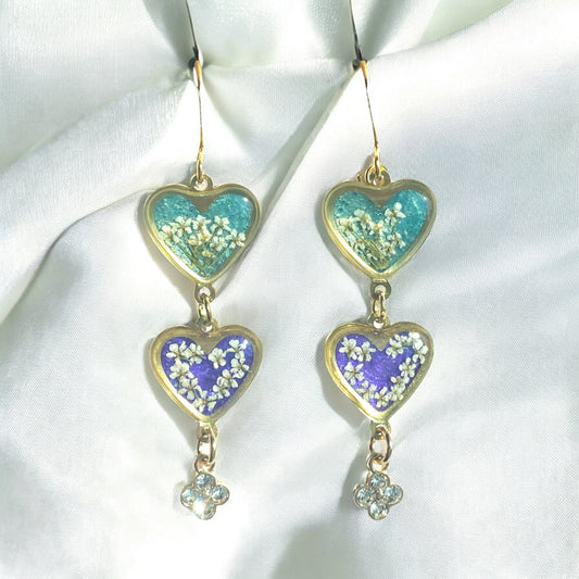 Teal and Blue Colored Mica Powder with Queen Anne’s Lace