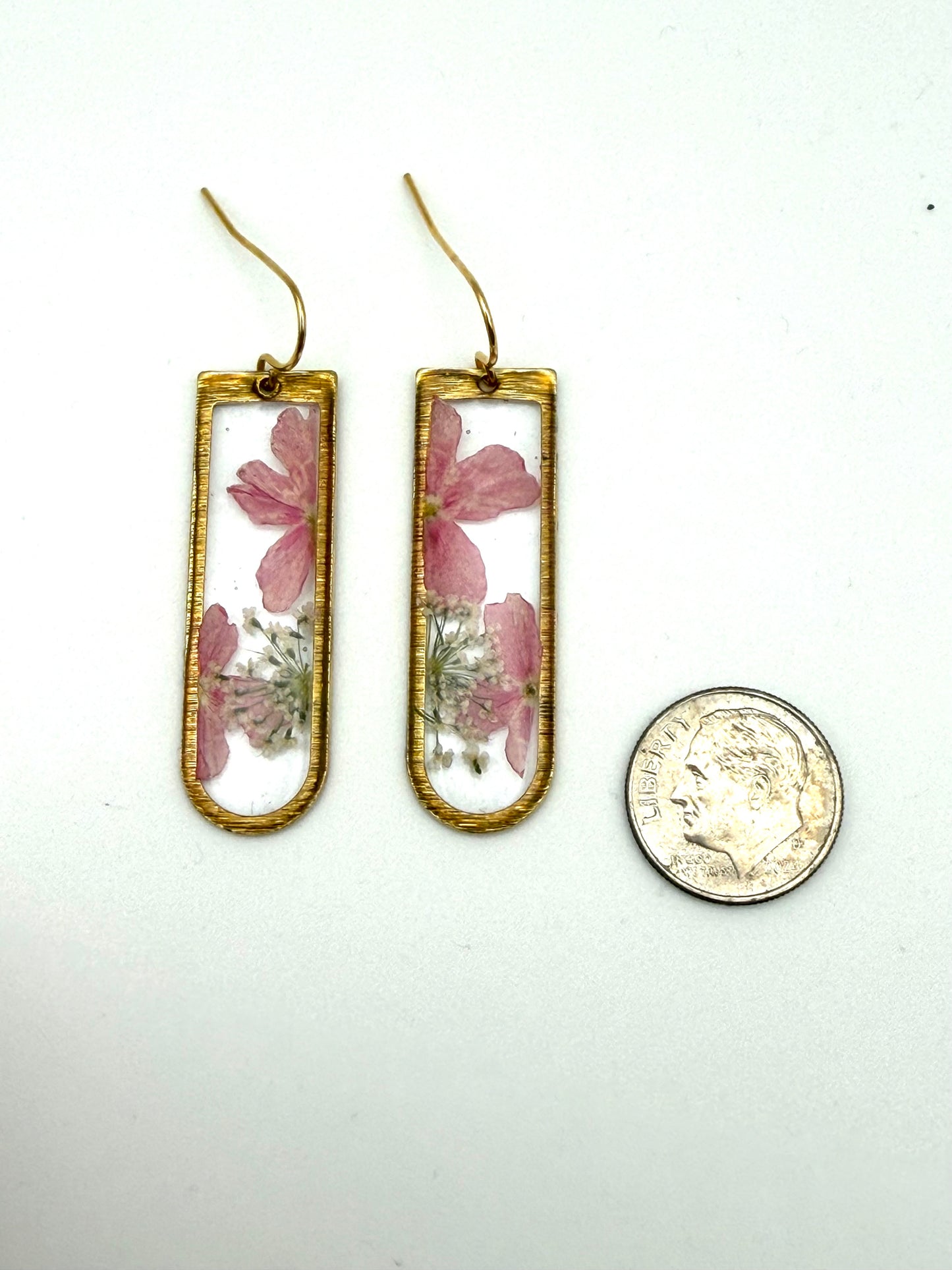 Split Pink Verbena with Queen Anne’s Lace