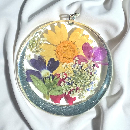 Orange Daisy, Lobelia, Mixes Verbena, Wild Flower, and Queen Anne’s Lace