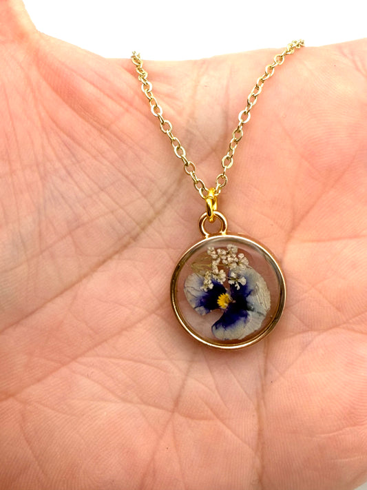 Mini Pansy with Queen Anne’s Lace