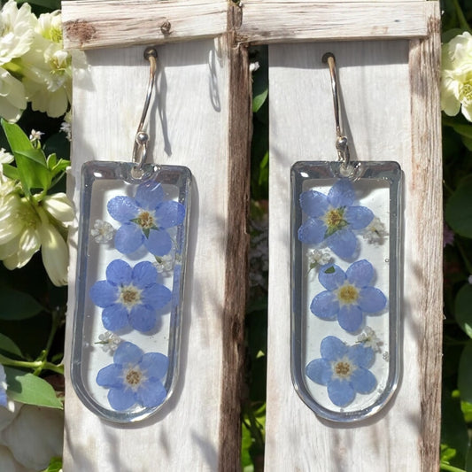 Blue Forget-Me-Nots with pieces of Queen Anne’s Lace